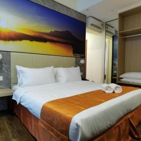 Kingston Hotel Кота-Кінабалу Екстер'єр фото