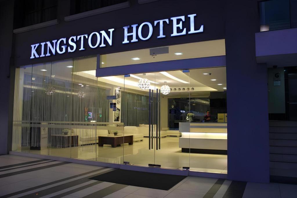 Kingston Hotel Кота-Кінабалу Екстер'єр фото