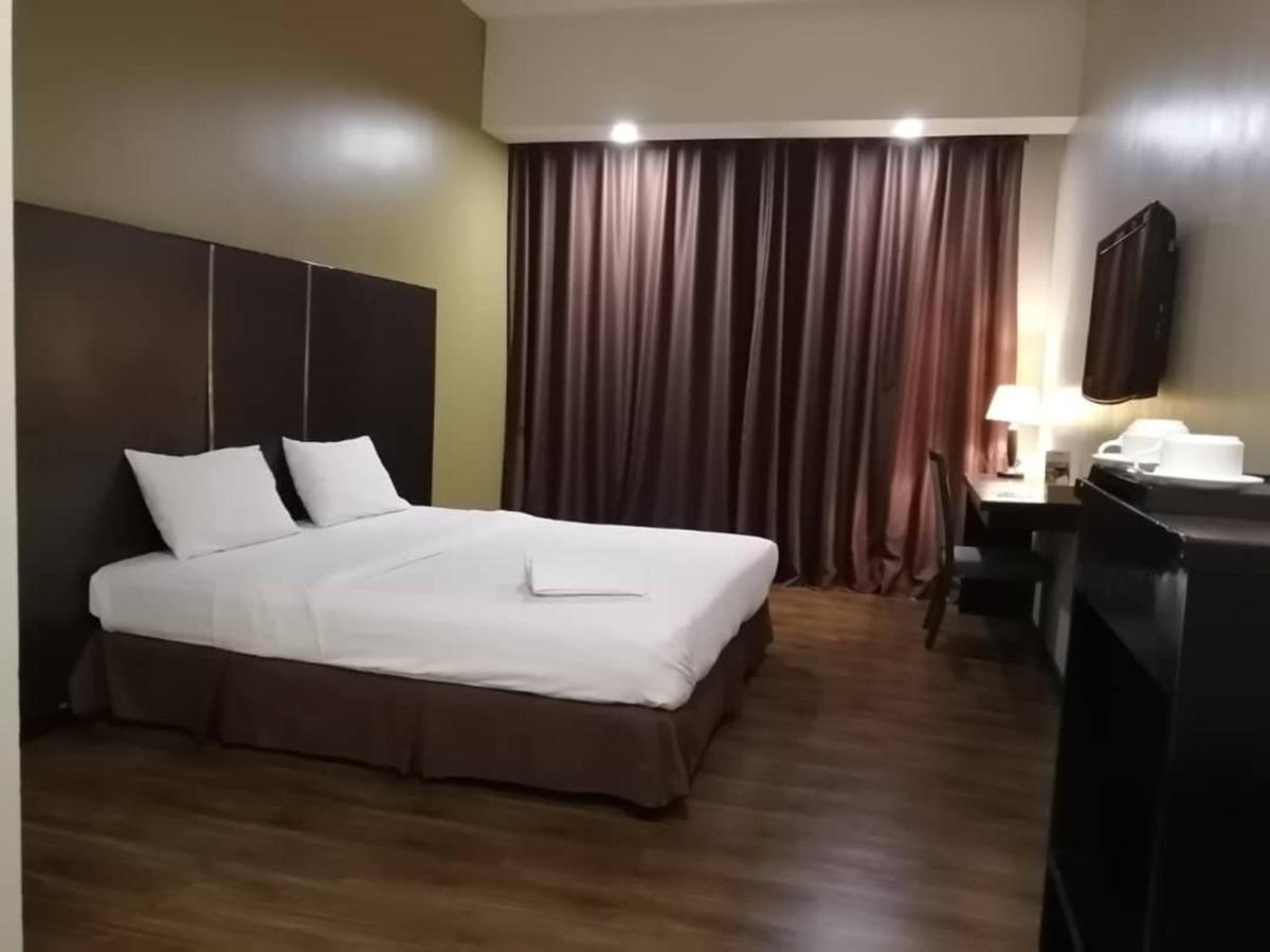 Kingston Hotel Кота-Кінабалу Екстер'єр фото